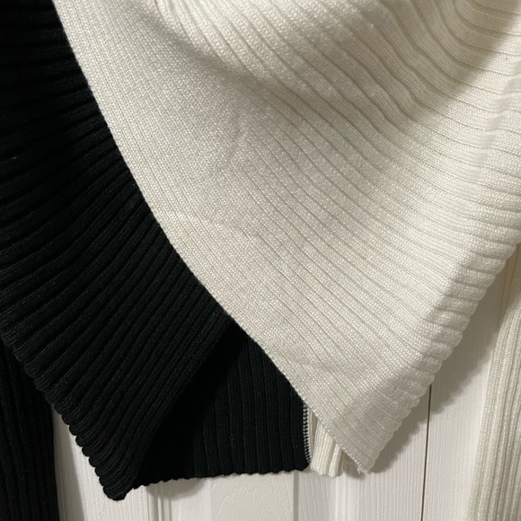 Lush Women’s NWT Twist front Black and White Cropped Sweater size Small - Picture 10 of 12